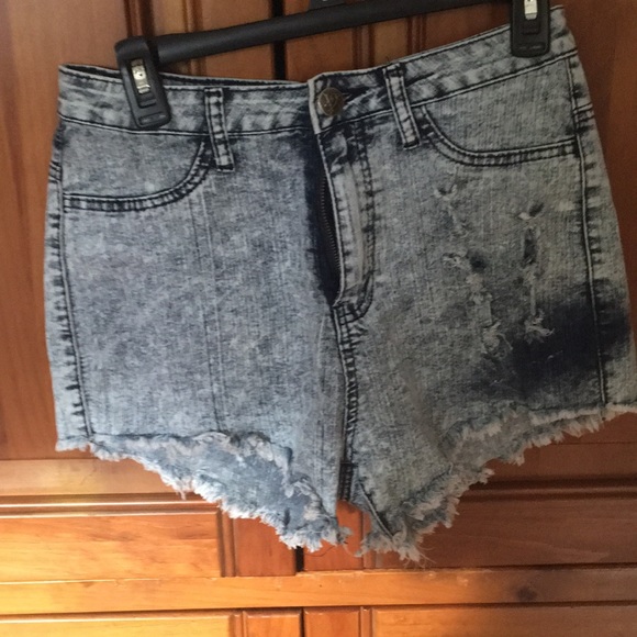 Shorts - Picture 1 of 2